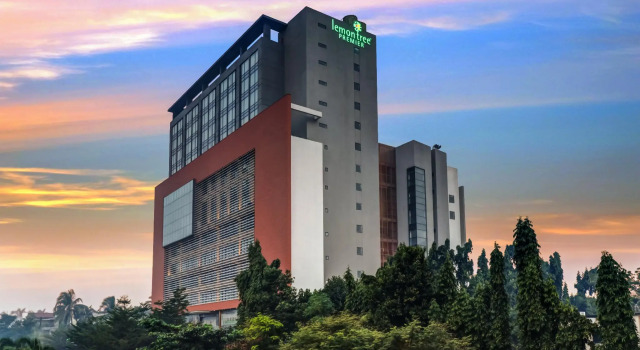 Lemon Tree Premier, Bhubaneswar, Book Hotel Hotels in Bhubaneshwar with a Pool, Swimming Pool