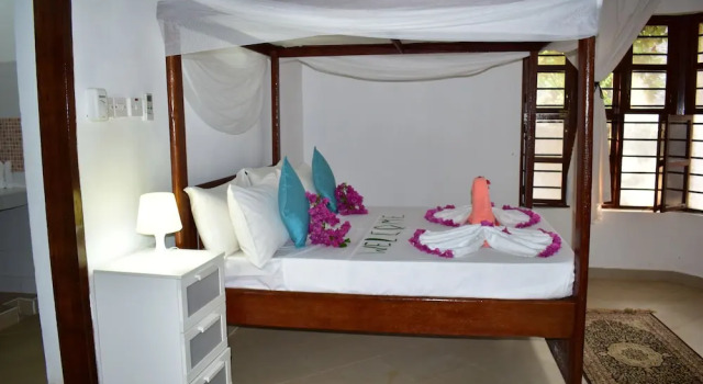 Room in Guest Room - Romantic Room With Access to Beach Ideal for 2 Guests, in Kigomani, Zanzibar