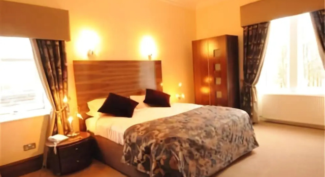 Burnhouse Manor Hotel, Забронировать Отель Бейт Эйршир