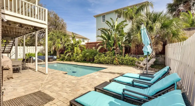 Коттедж Walk to Beach & Relax by Pool: St Augustine Home