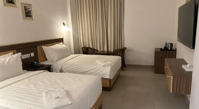 4 Guys Hotels