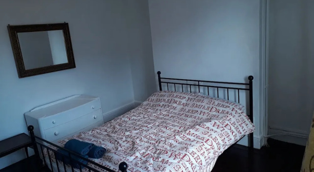 Кровать в общем номере с 6 комнатами St Nicholas Street Apartment