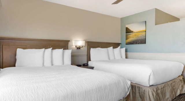 Четырёхместный номер Standard с балконом и с видом на океан Best Western San Marcos Inn