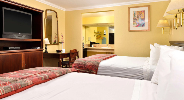 Четырёхместный номер Standard Americas Best Value Inn Pasadena