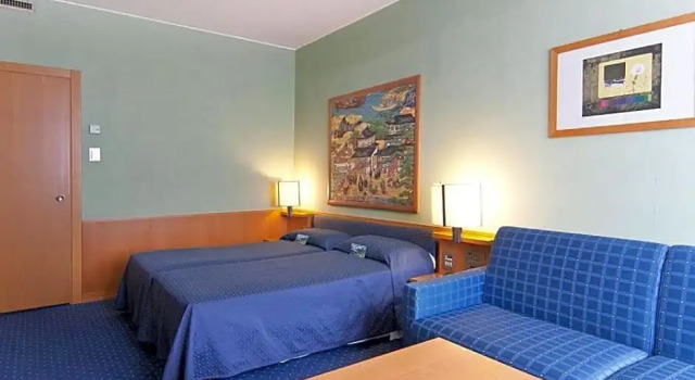 Трёхместный номер Hotel Galileo