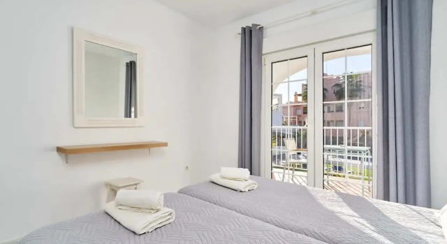 Апартаменты Deluxe c 1 комнатой с балконом и с видом на бассейн Apartamentos Turísticos Almoraide