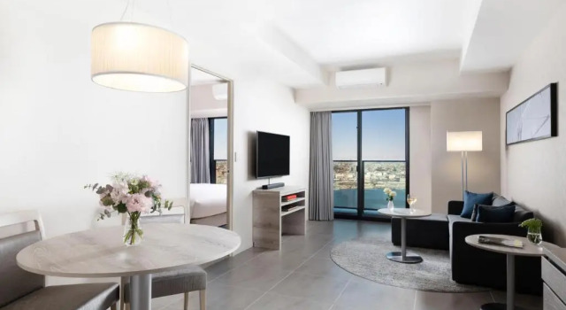 Семейный номер Standard с видом на море Oakwood Suites Yokohama