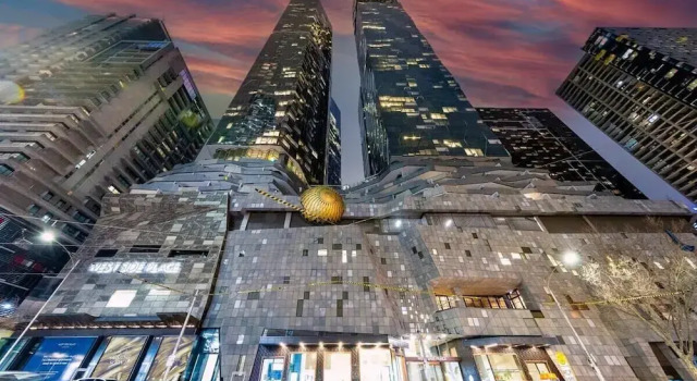 A Lux 2BR Apt Right Opposite Southern Cross, Забронировать Апартаменты/квартира Отели Мельбурна с бассейном, рядом с Пристань для яхт «Е», Бассейн