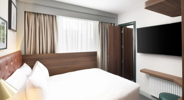 Four Points by Sheraton Edinburgh, Забронировать Отель Отели Эдинбурга 3 звезды, рядом с Vietnam House Art Gallery, 3*