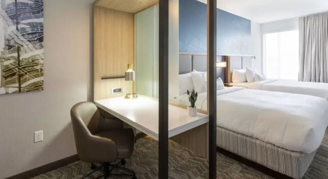 Четырёхместный люкс SpringHill Suites Minneapolis Maple Grove/Arbor Lakes