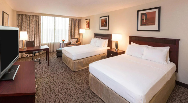Четырёхместный номер Standard DoubleTree by Hilton Lafayette