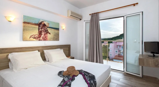 Семейный номер Standard с балконом и с видом на сад CORFU PELAGOS HOTEL