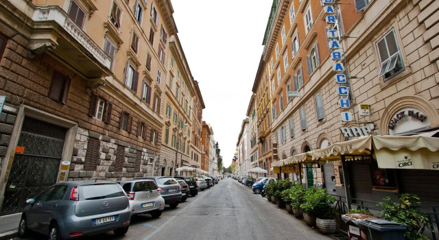 Bed In Roma, Забронировать Отель Отели Рима с завтраком, рядом с Универмаг La Rinascente, Завтраки