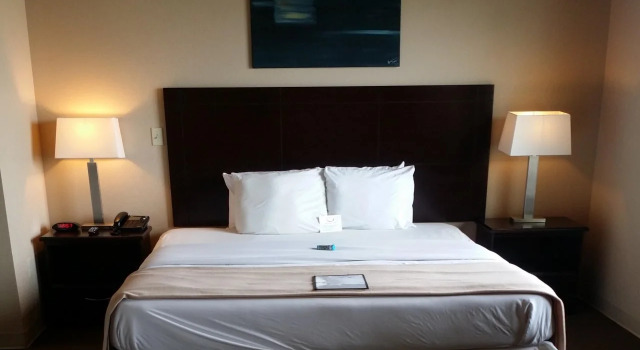 Ambassador Inn & Suites, Забронировать Отель Отели Луизиана с парковкой, Парковка