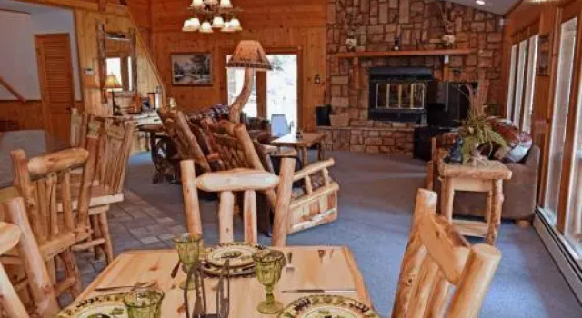 Timber Crest Retreat, Varaa Hotelli Red River 