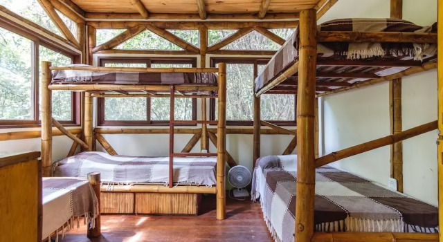 Universo Pol Bamboo Hostel