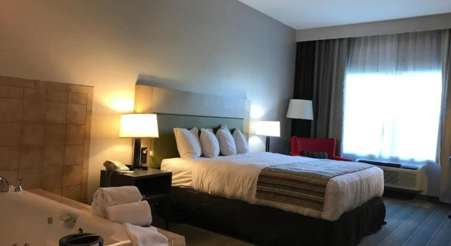 Люкс Country Inn & Suites by Radisson, Fond du Lac, WI