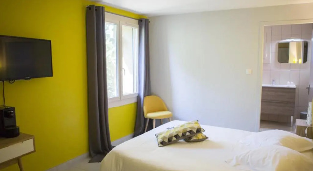 Le Mas Des Aigras - Hôtel de Charme en Provence, Prenota Hotel Orange Valchiusa