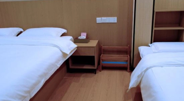 Люкс с 2 комнатами с видом на озеро Yunjian Inn