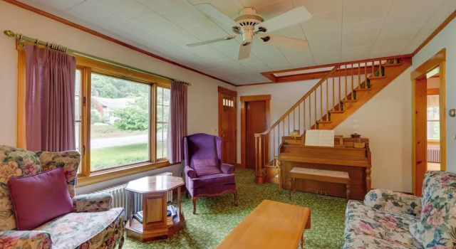 Cape House in Farmington w/ Shared Outdoor Pool!, Reservar Casa de férias Farmington Maine