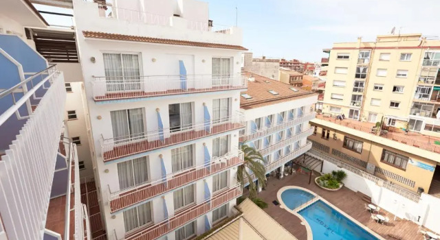 Трёхместный номер Standard с видом на бассейн Hotel Miami Calella - El de siempre, como nunca