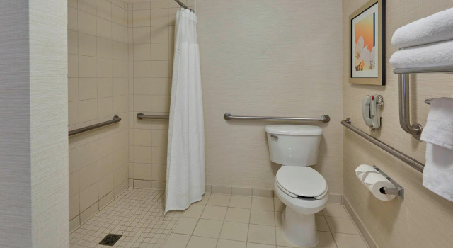 Четырёхместный номер Standard Fairfield Inn & Suites Burlington