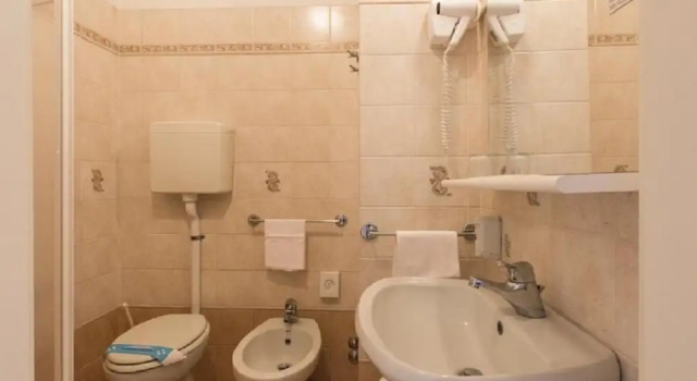 Трёхместный номер Economy с балконом и с видом на бассейн Hotel Atlas
