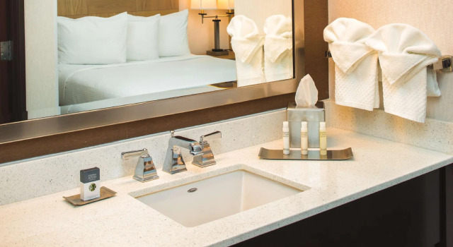 Четырёхместный номер Standard DoubleTree by Hilton Olympia