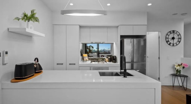 StayCentral Northcote Townhouse With Study, Book Apartment Melbourne 