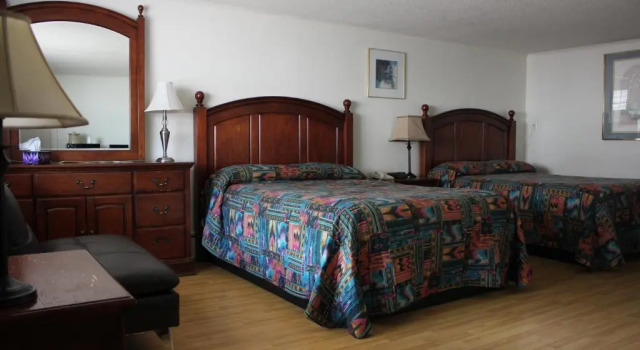 Четырёхместный номер Standard Stonehouse Motel and Restaurant