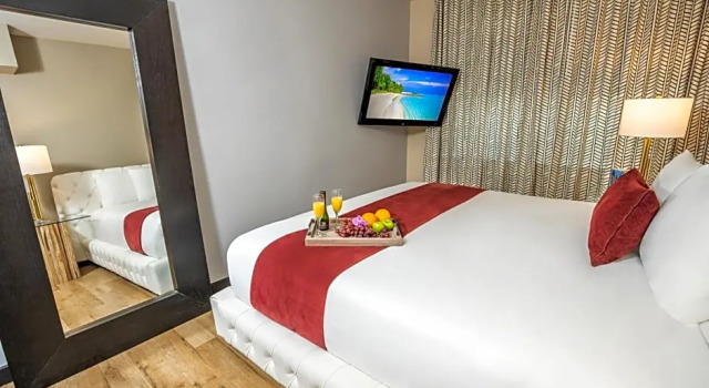 Четырёхместный люкс с 2 комнатами Metropole Suites South Beach
