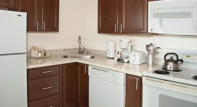 Студия Laguna Shores Studio Suites