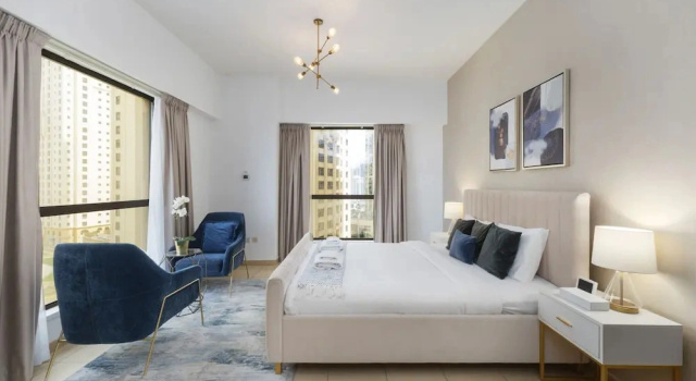 Cozy JBR 2BR Retreat Steps to the Beach The Walk, Забронировать Апартаменты/квартира Отели Эмирата Дубая с парковкой, рядом с Торговый центр The Beach, Парковка