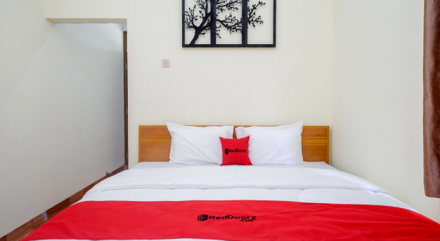 RedDoorz Near Rita Supermall Purwokerto 2