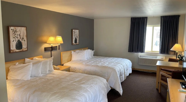 Четырёхместный номер Classic Moose Creek Lodge & Suites