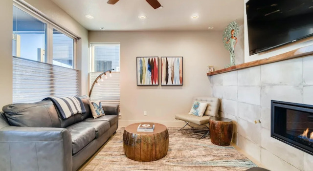 Номер Standard с балконом Fancy Townhome near Old Town, Breweries and River!