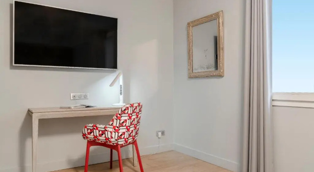 Полулюкс Grand Hôtel Dauphiné Toulon, Boutique Hôtel & Suites