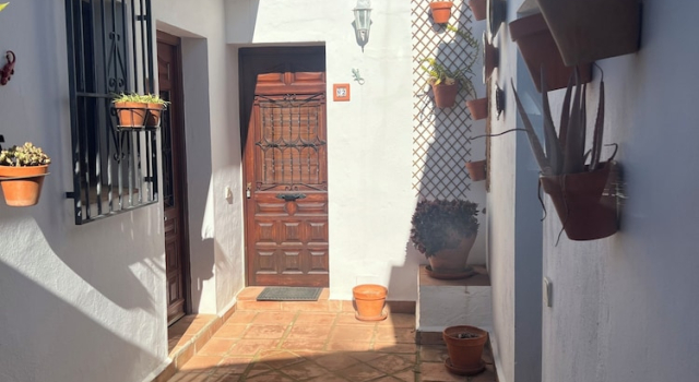 Casa Azafranes - Boutique B&B - Arenas, Забронировать Отель «постель и завтрак» Отели Аренас с бассейном, Бассейн