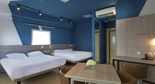 Четырёхместный семейный номер Standard ibis budget Phnom Penh Riverside