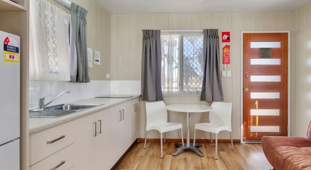 Двухместный люкс Standard c 1 комнатой Charters Towers Tourist Park
