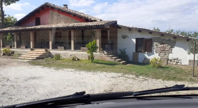 House With one Bedroom in Lettomonoppello, With Wonderful Mountain View and Enclosed Garden Near the Slopes, Prenota Hotel Hotel a Molise con parcheggio, Parcheggio