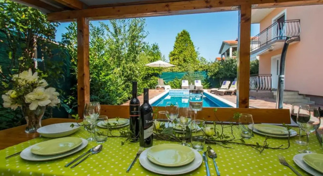 Holiday House Jagoda, Забронировать Отель Отели Рипенда Вербанси с бассейном, Бассейн