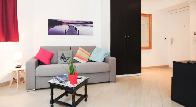 Studio Orange Five Stars Holiday House