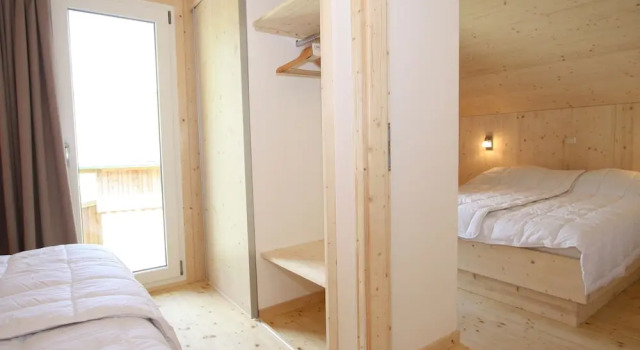 Wooden Chalet in Hohentauern With Sauna, Book Chalet Villaer i Murtal, Villa