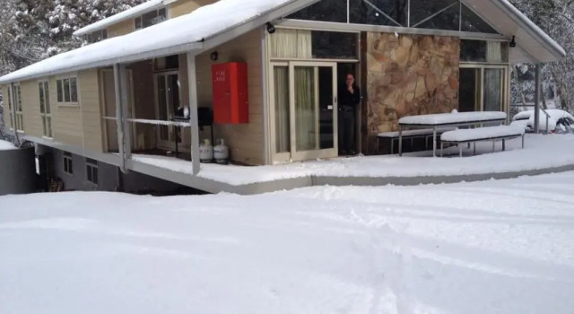 Warreen Chalet, Забронировать Шале Коттеджи Kosciuszko National Park, Коттедж