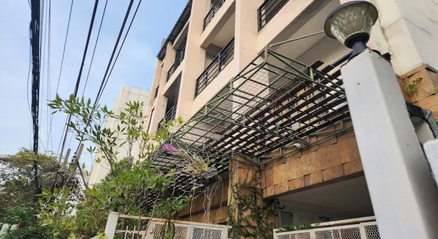 Baan Nara 15, Rezervovat Hotel Hotely v Central Thailand s parkováním, Parkování