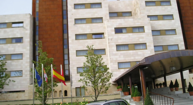 Parador de Salamanca, Забронировать Отель Бизнес-отели Саламанки, рядом с Сад Калисто и Мелибеи, 4* 5*