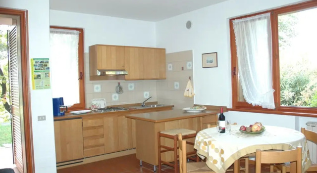 Bungalow in Garda With Pool & Wine Nearby