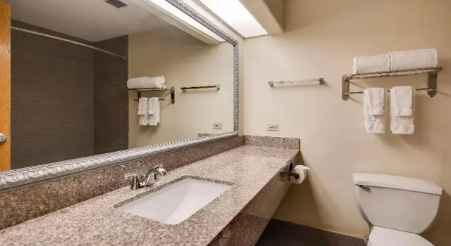 Четырёхместный номер Standard Best Western Rayne Inn