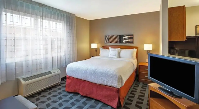 Четырёхместный люкс с 2 комнатами TownePlace Suites Detroit Dearborn